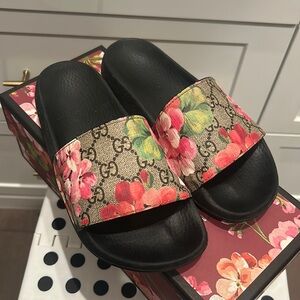 Gucci blossom slides